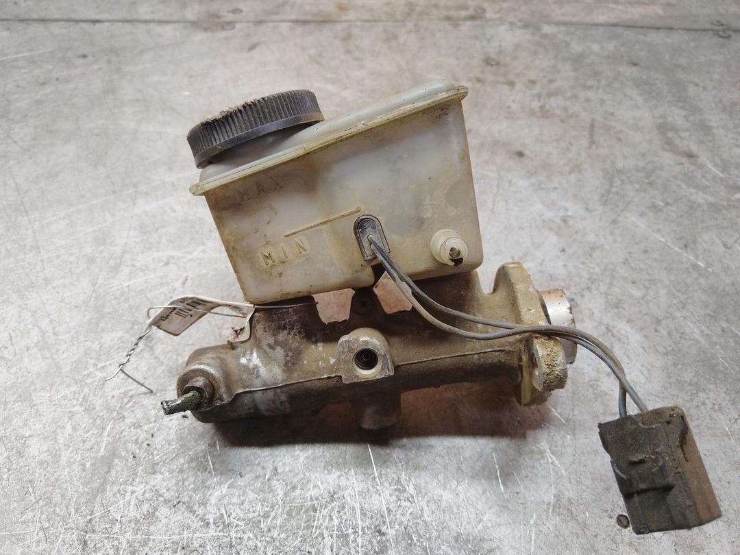 Цилиндр тормозной главный R93GN2 Mazda 626