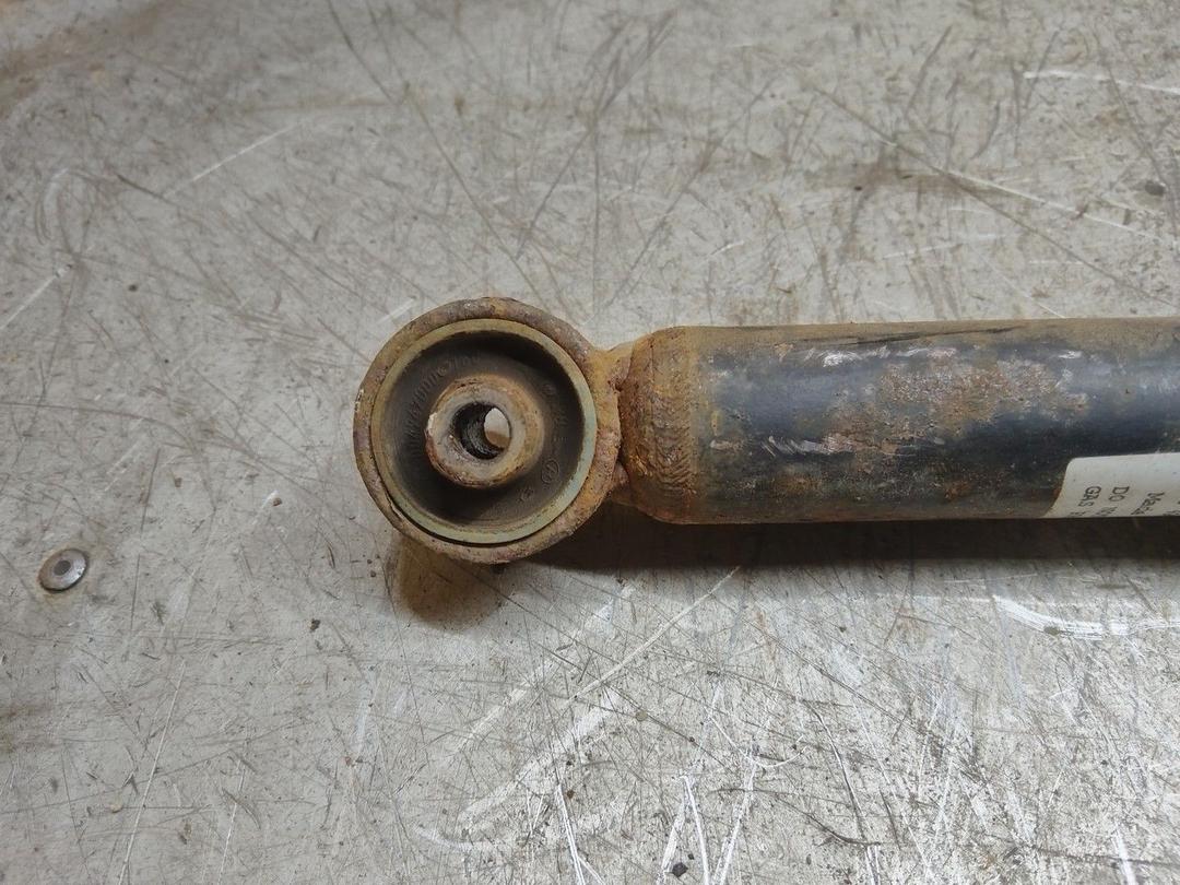 Амортизатор задний правый 8DB18H Volkswagen Golf - Фото 2