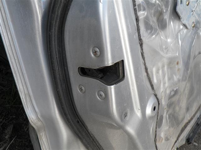 Замок двери передней левой 20E8CB