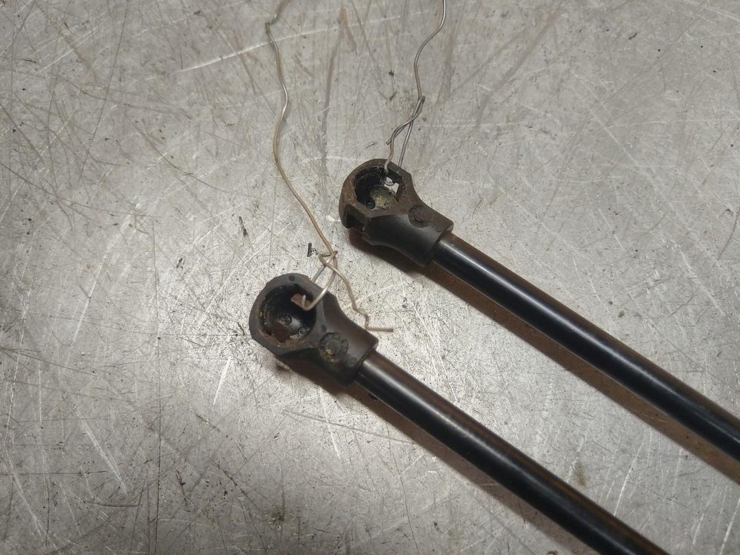 Амортизатор капота 2E33F0 Citroen C5 купить с доставкой