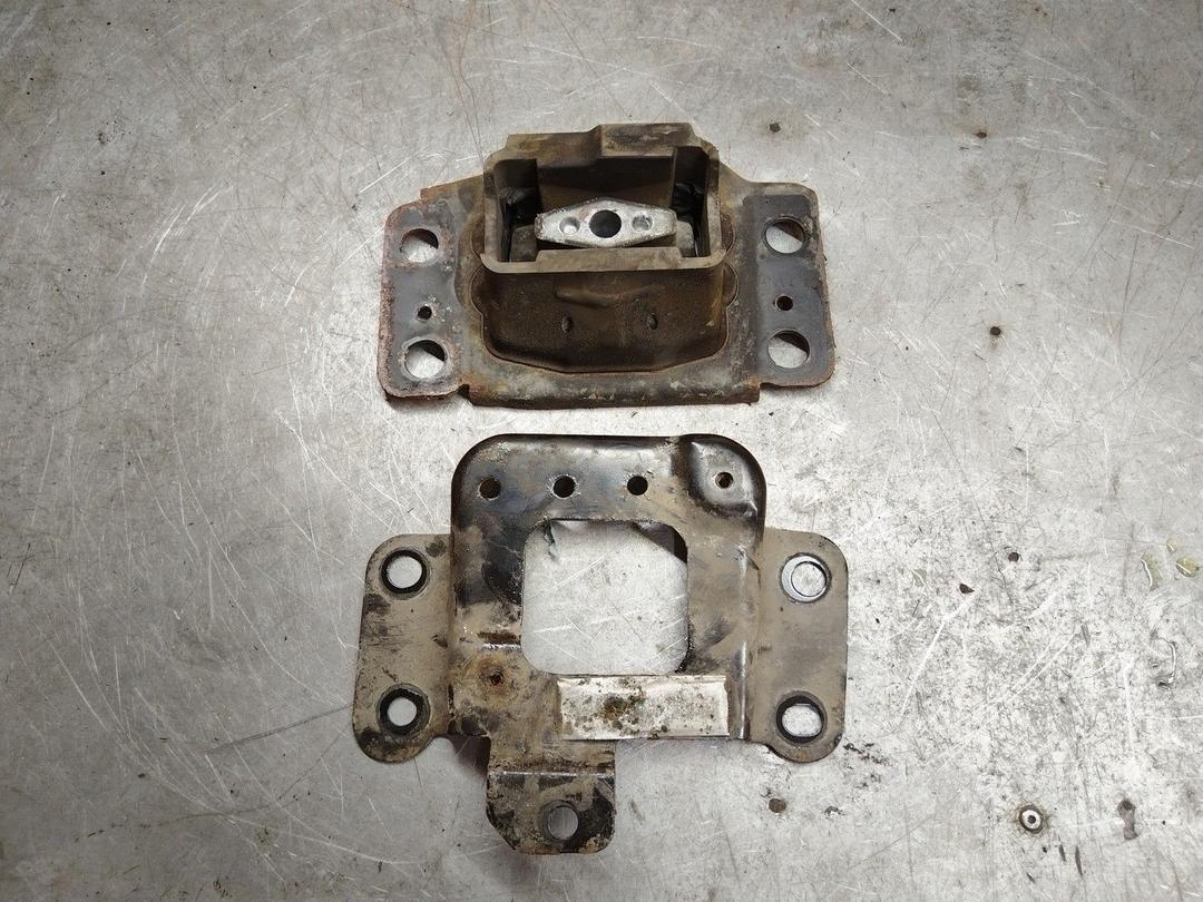 Подушка крепления КПП JQ4XW3 Ford Fusion - Фото 1