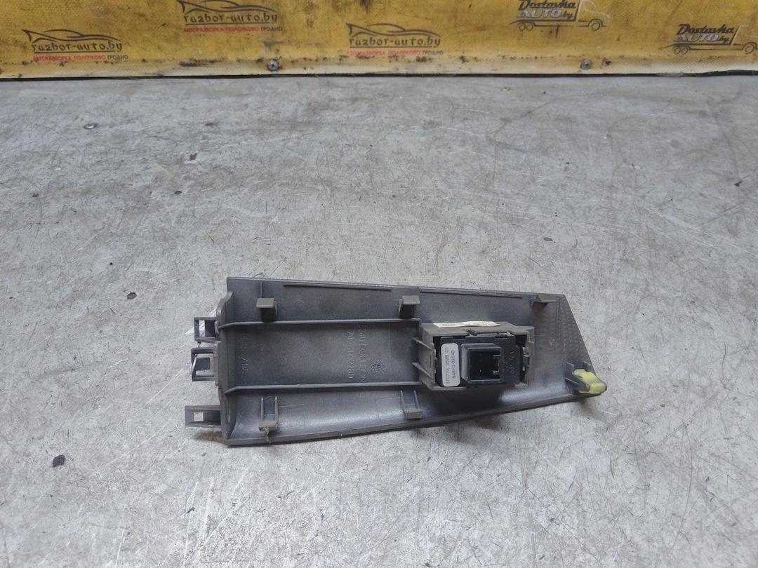 Кнопка стеклоподъемника переднего правого RN5SOD Toyota Corolla купить