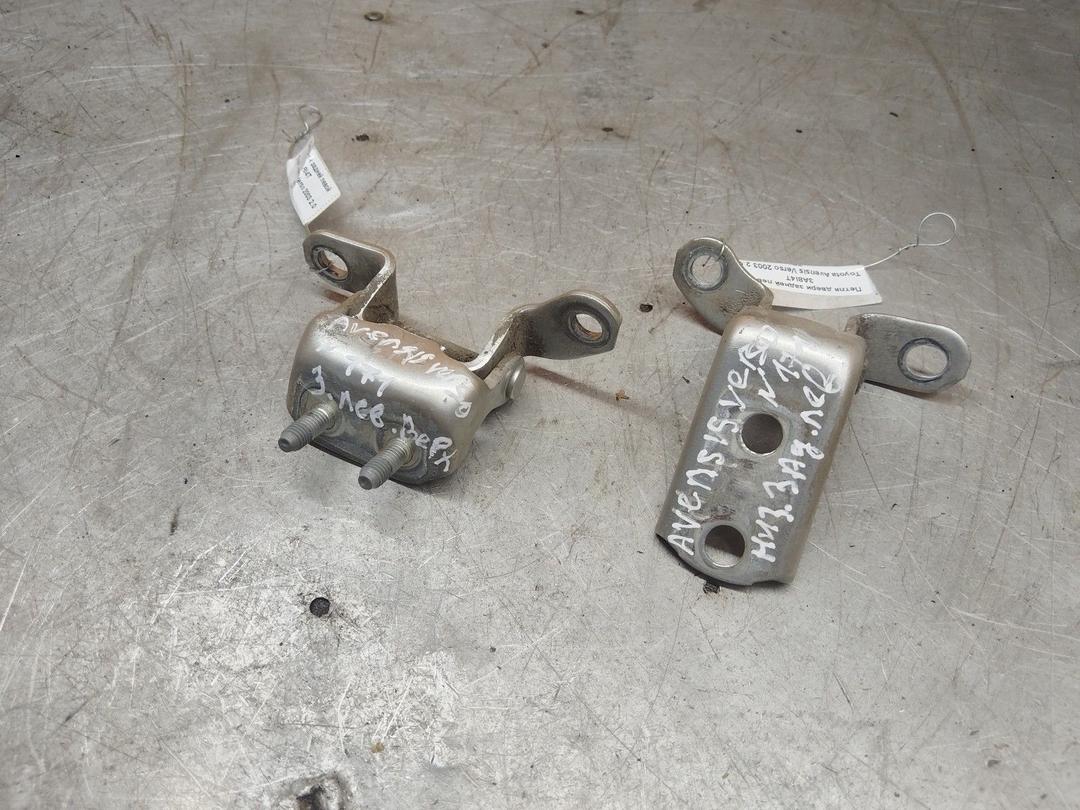 Петля двери задней левой 3A8I4T Toyota Avensis Verso