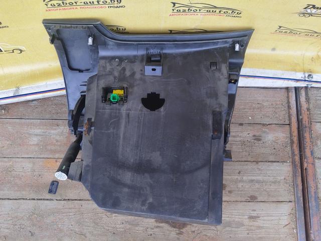 Бардачок JYQ4KS Peugeot 207 undefined