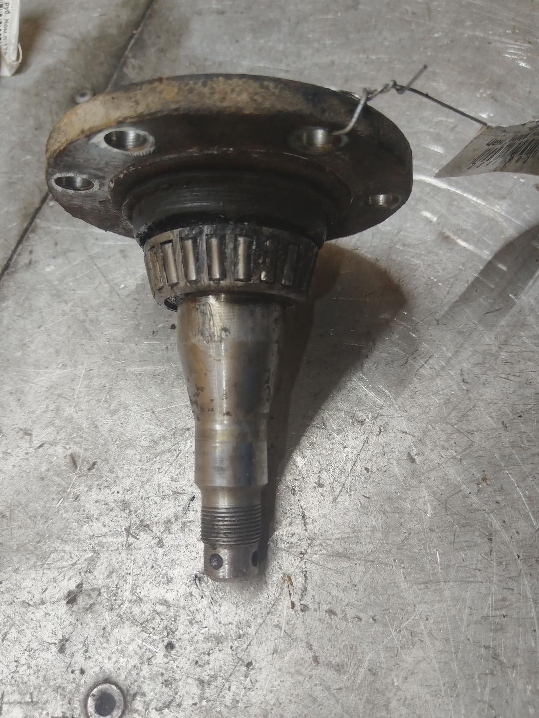 Цапфа задняя (ось ступицы) O86YLE Audi 80 купить с доставкой