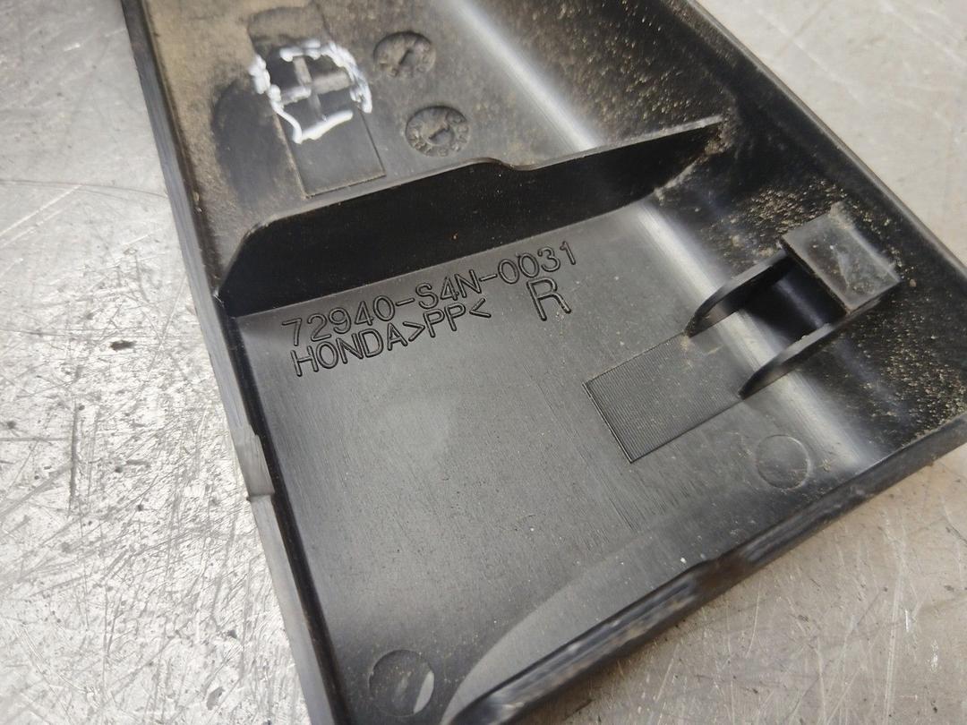 Накладка двери задней правой NE94JJ Honda HR-V купить в магазине запчастей бу