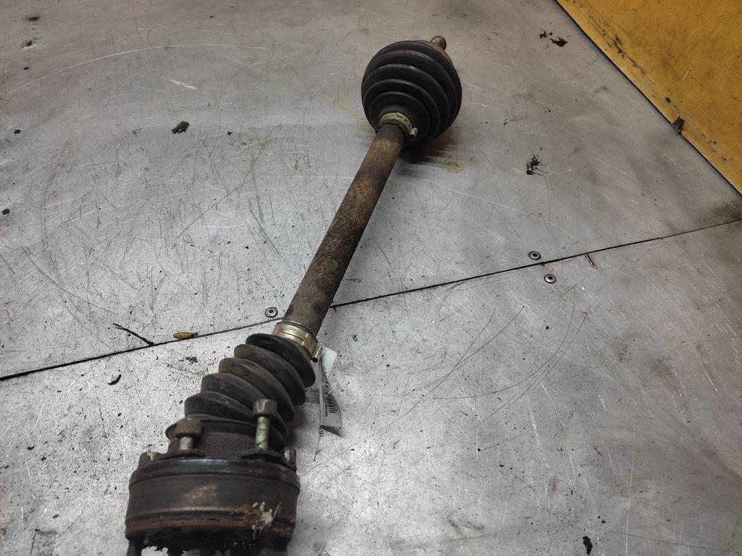 Полуось передняя левая (приводной вал, ШРУС) 4OS9E6 Audi A3