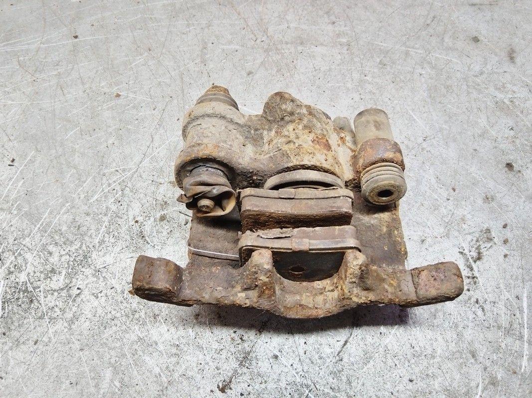 Суппорт задний левый 3NFN7H Peugeot 406 - Фото 4