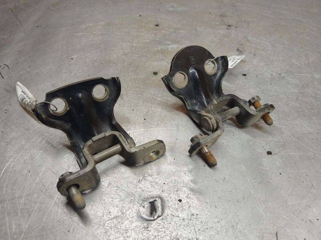 Петля двери задней левой UECZGJ Volvo V40 - Фото 2