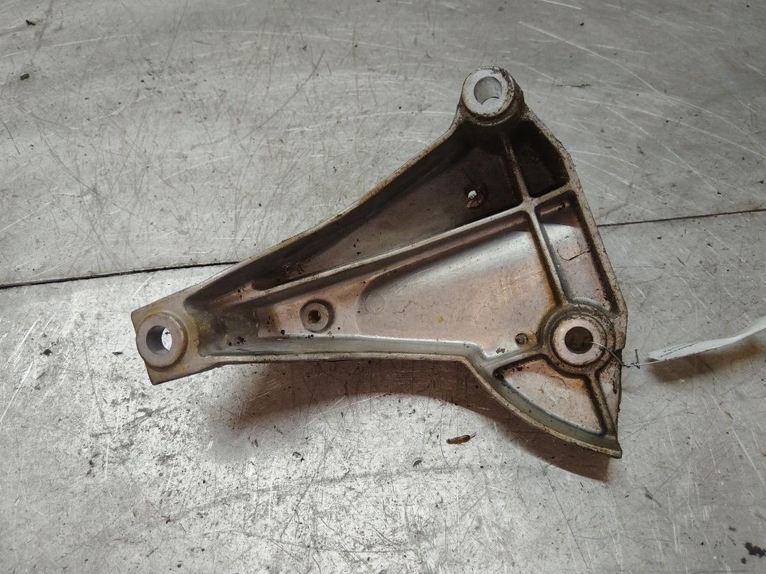 Кронштейн КПП 810LW1 Volkswagen Passat - Фото 2