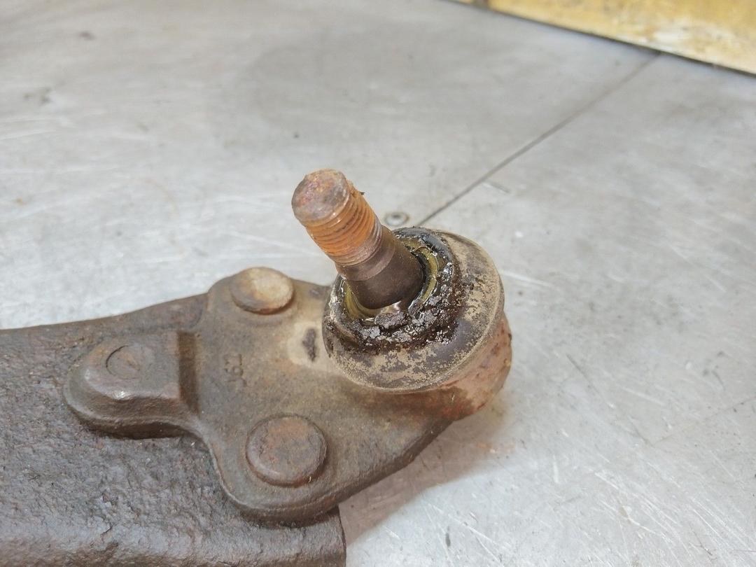 Рычаг передний правый QR7YJB Toyota Avensis купить с доставкой