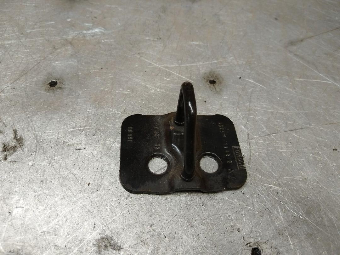 Ответная часть замка багажника K012EA Ford Fusion