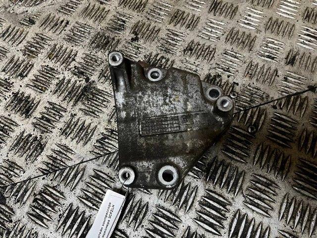 Кронштейн компрессора кондиционера 3CFZLH Opel Zafira