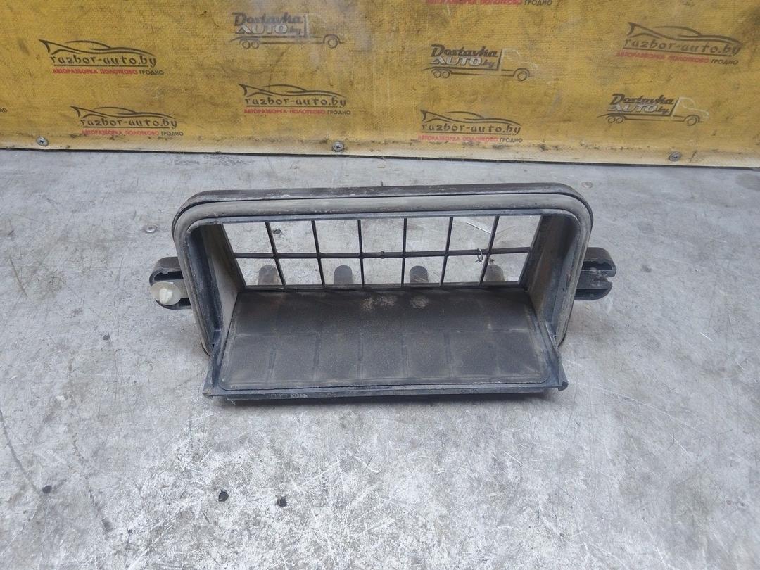 Решетка вентиляции кузова 60BV8X Peugeot 406 купить на авторазборке