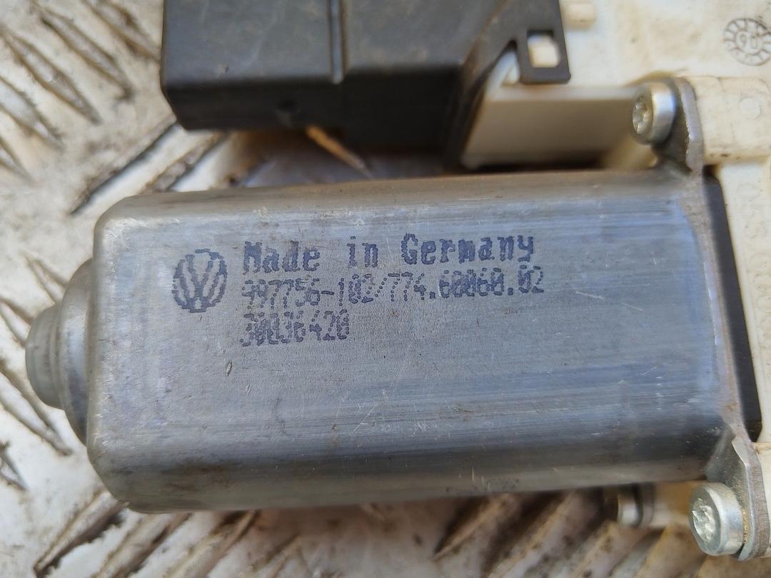 Моторчик стеклоподъемника задний левый ZH55NH Volkswagen Passat - Фото 2