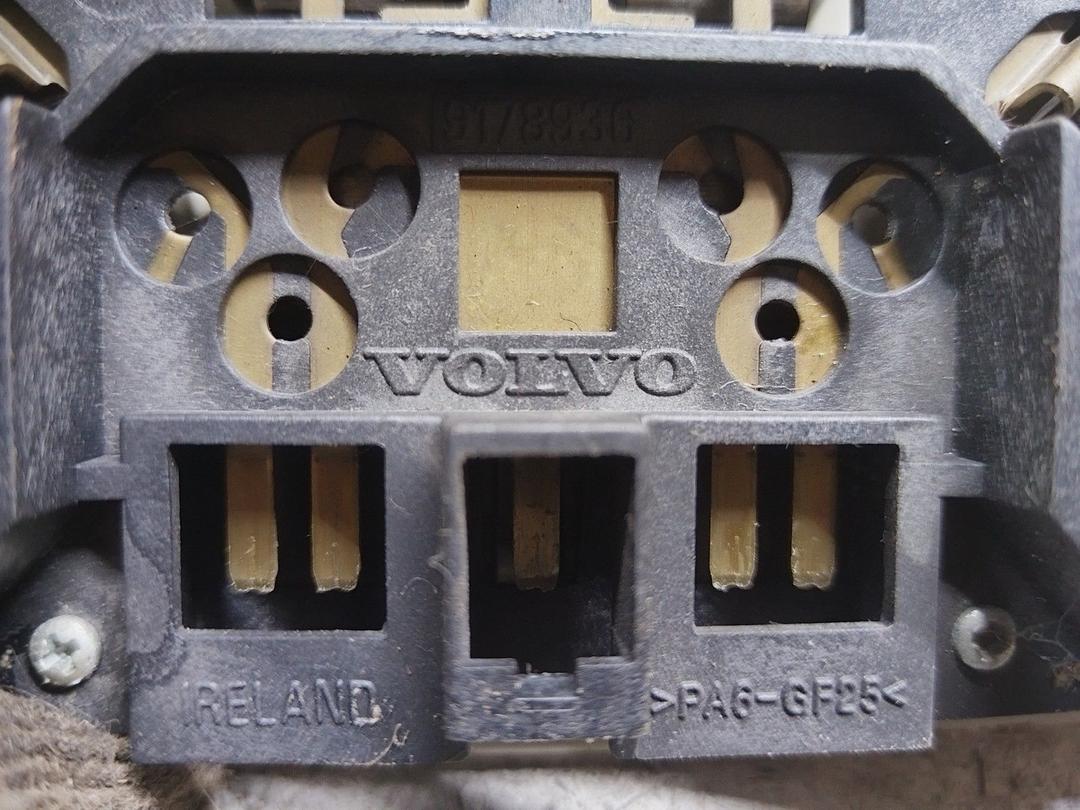 Фонарь салона (плафон) 985NYH Volvo S60 купить в магазине запчастей бу