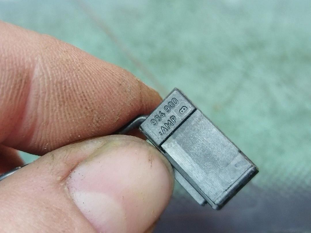 Стекло кузовное боковое правое ZVRLJ7 Audi A6 купить с доставкой