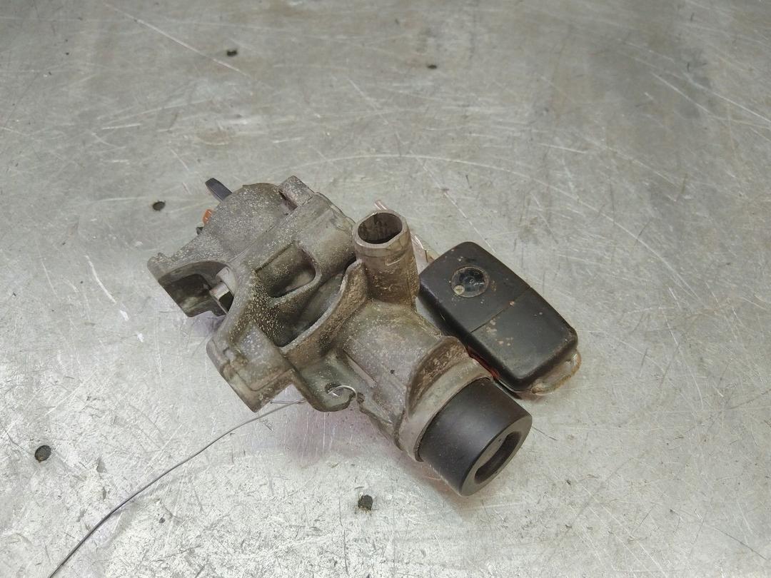 Замок зажигания YBWTV1 Volkswagen Passat - Фото 1