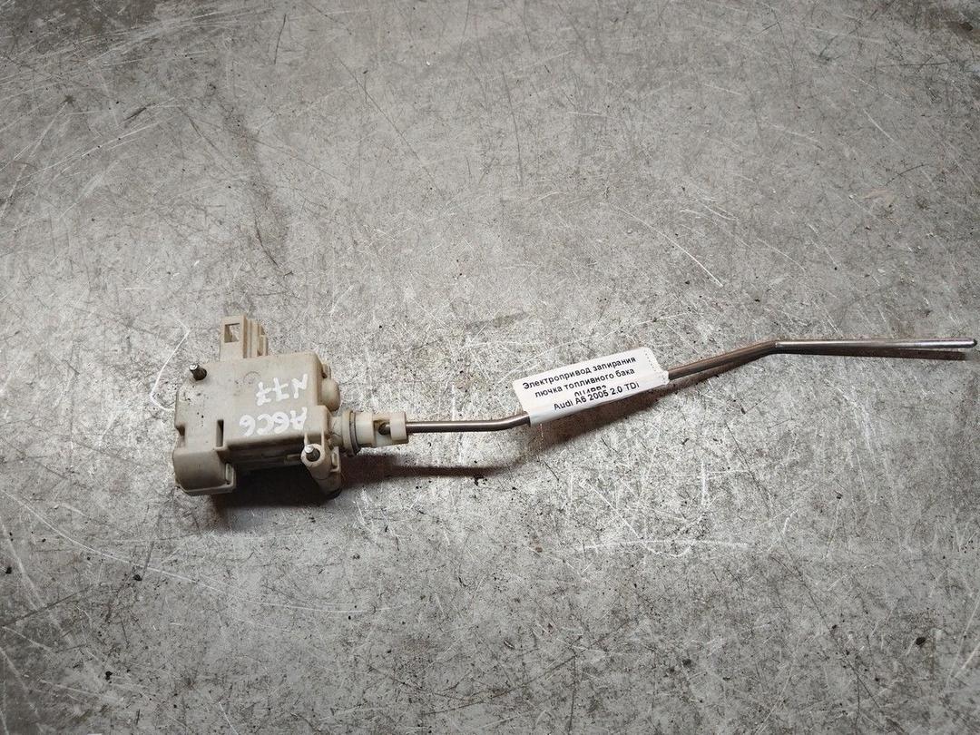 Электропривод запирания лючка топливного бака 0U4RB3 Audi A6 - Фото 1