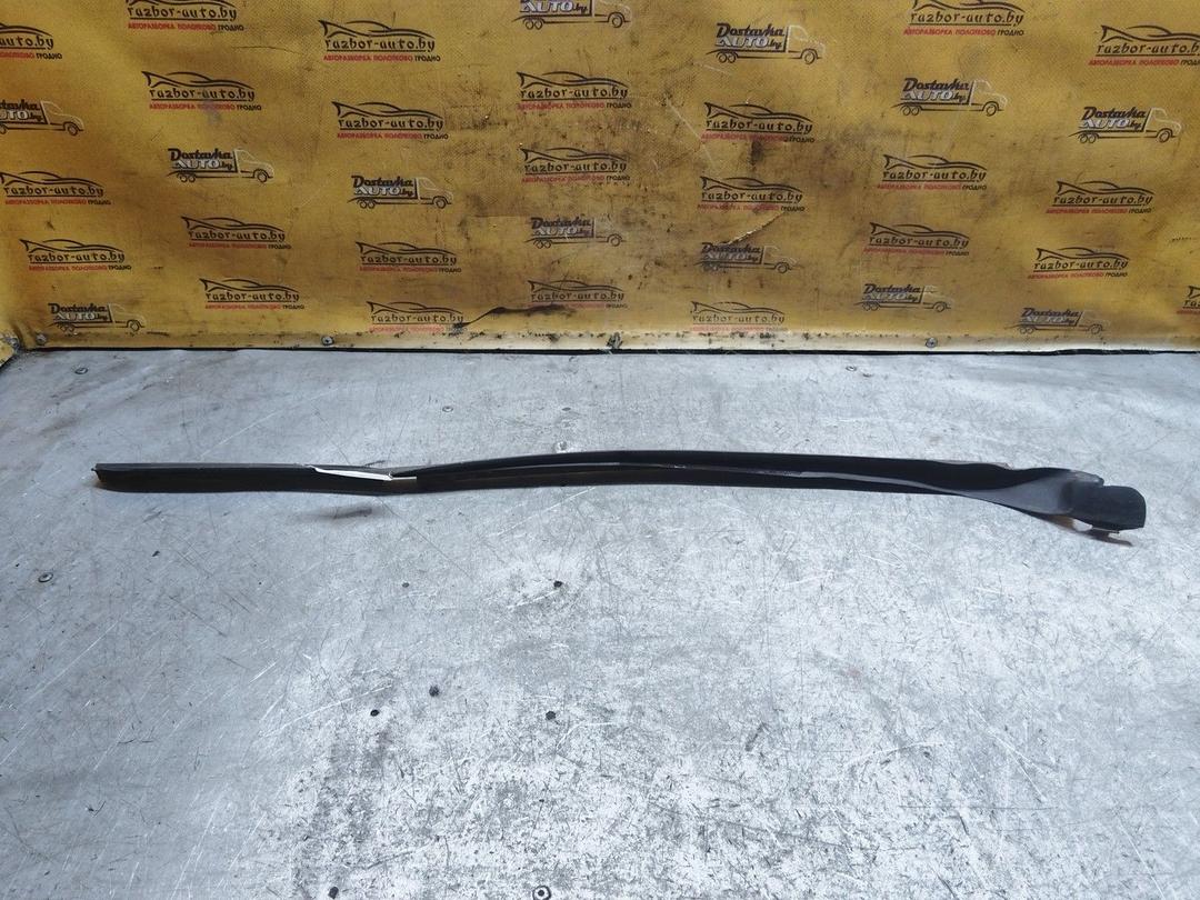 Уплотнитель стекла лобового 2D7V6Z Peugeot 607 купить