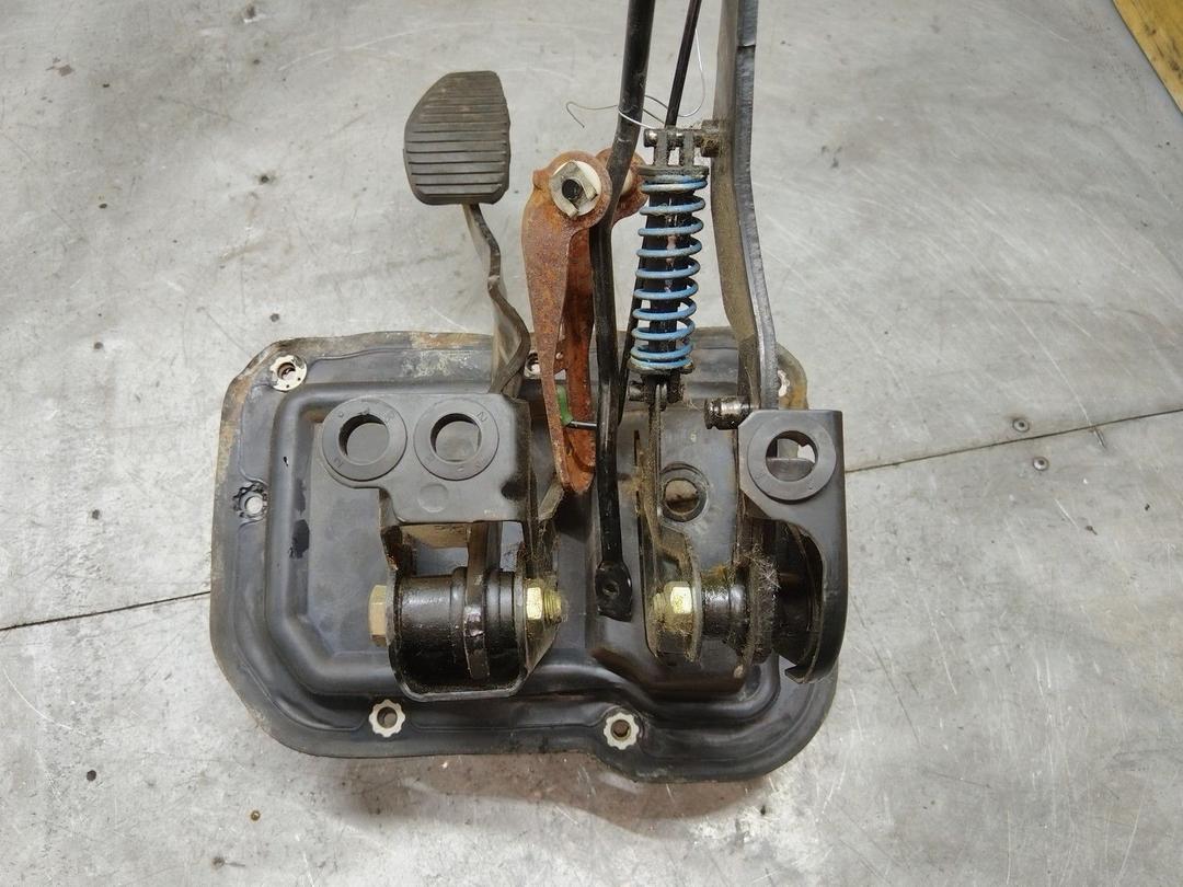 Узел педальный (блок педалей) 9RCBOM Peugeot 406 купить