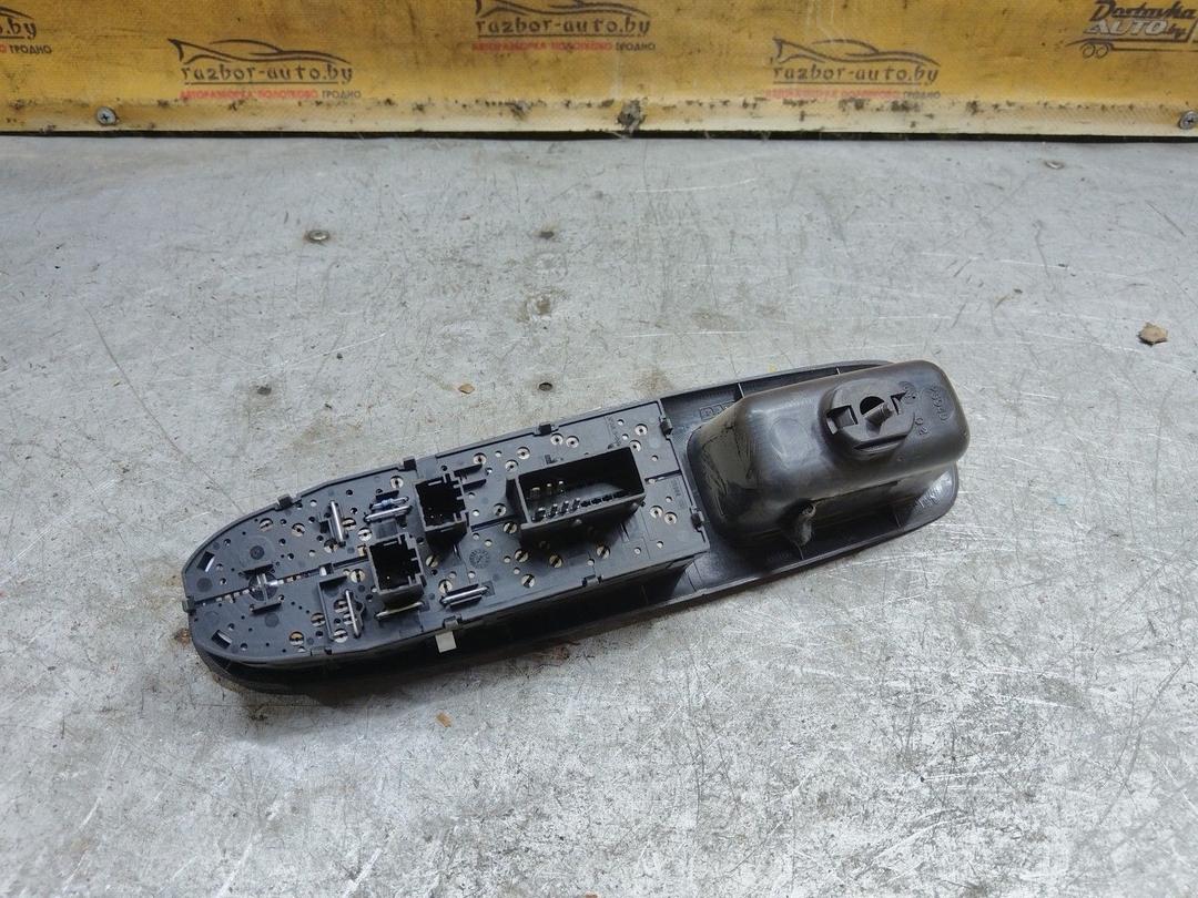 Блок управления стеклоподъемниками 33WYUQ Peugeot 406 купить с доставкой