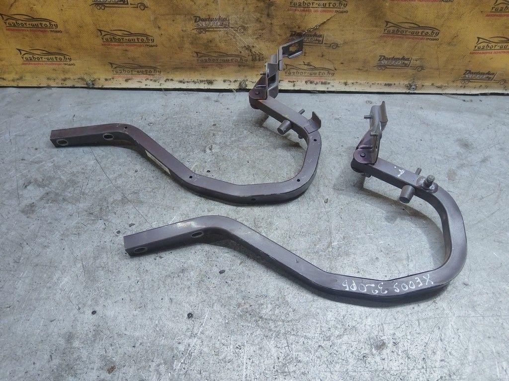 Петля крышки багажника KD5NNH Mazda Xedos 6 - Фото 1