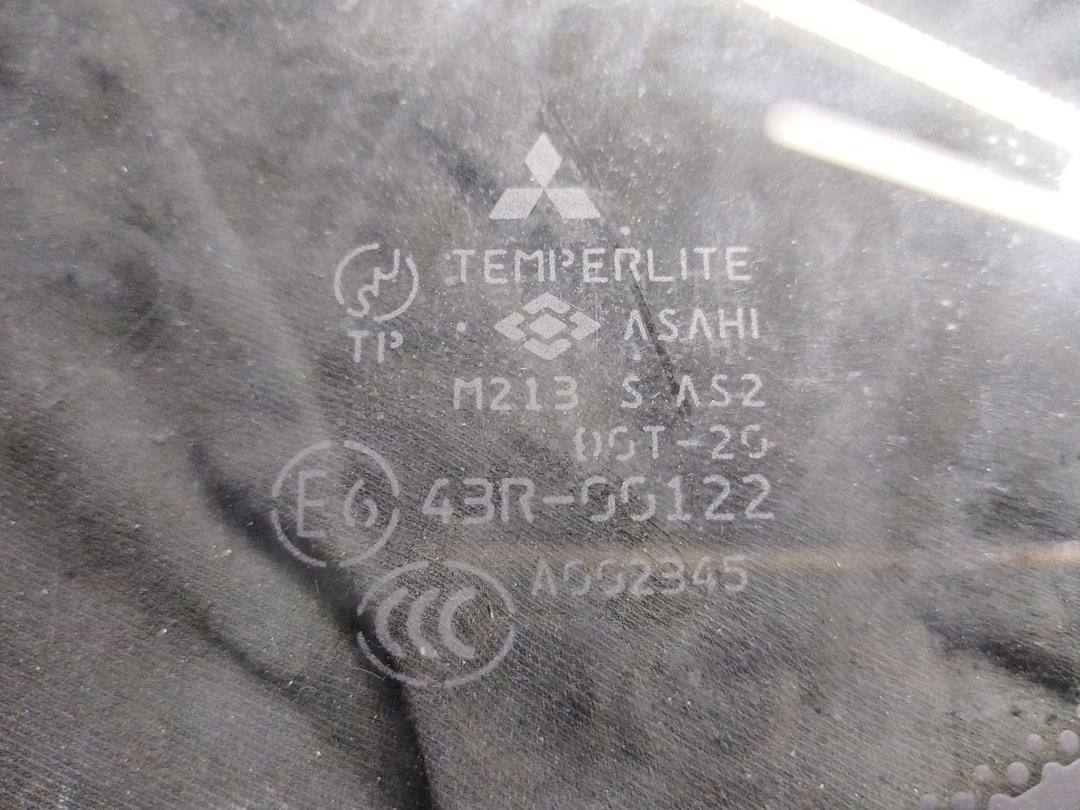 Стекло кузовное боковое правое T2PXP3 Mitsubishi Grandis undefined