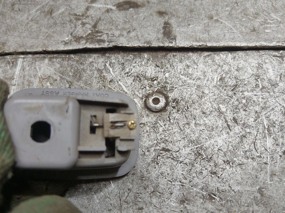 Крючок для одежды WCR56X Kia Carnival купить в магазине запчастей бу