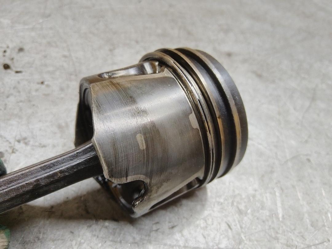 Поршень K5WHYY Ford C-Max купить в магазине запчастей бу