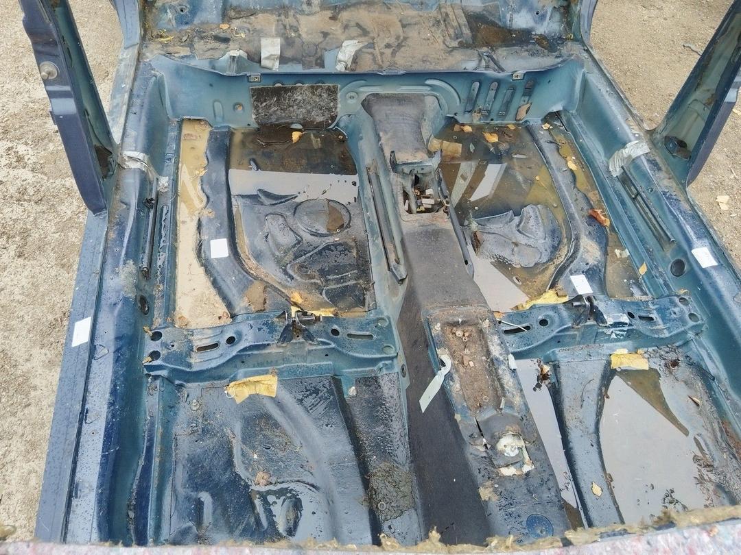 Часть кузова (вырезанный элемент) 4P8D65 Audi 100 купить в магазине запчастей бу