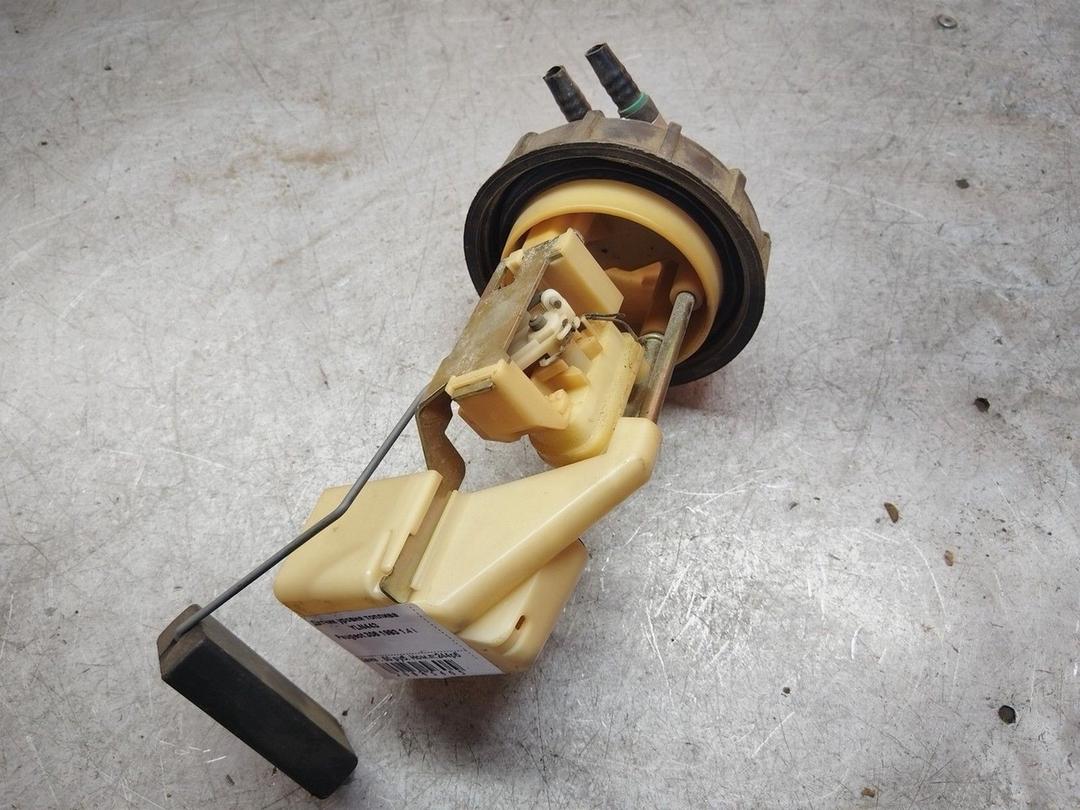 Датчик уровня топлива YLN443 Peugeot 306 купить на авторазборке