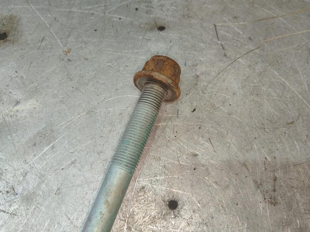 Болт YLD2QI Volkswagen Passat купить с доставкой