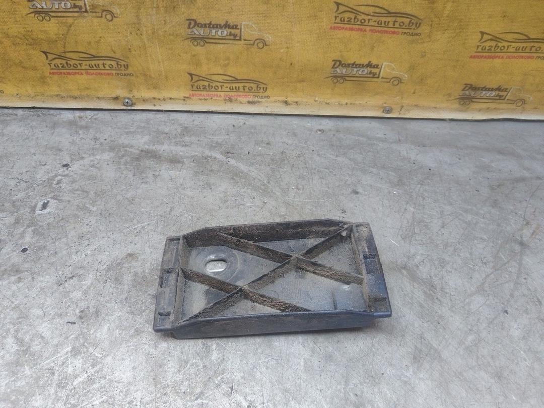 Кронштейн крепления бампера заднего J2FF3P Mercedes C W202 undefined