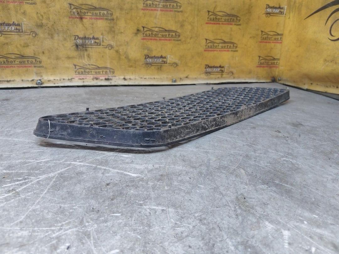 Заглушка (решетка) в бампер передний SNW2C5 Alfa Romeo 147 купить в магазине запчастей бу