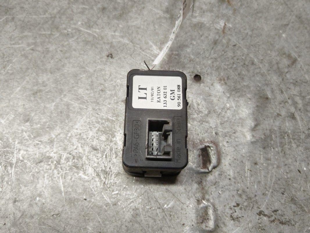 Кнопка стеклоподъемника переднего левого BOFWJD Opel Astra купить