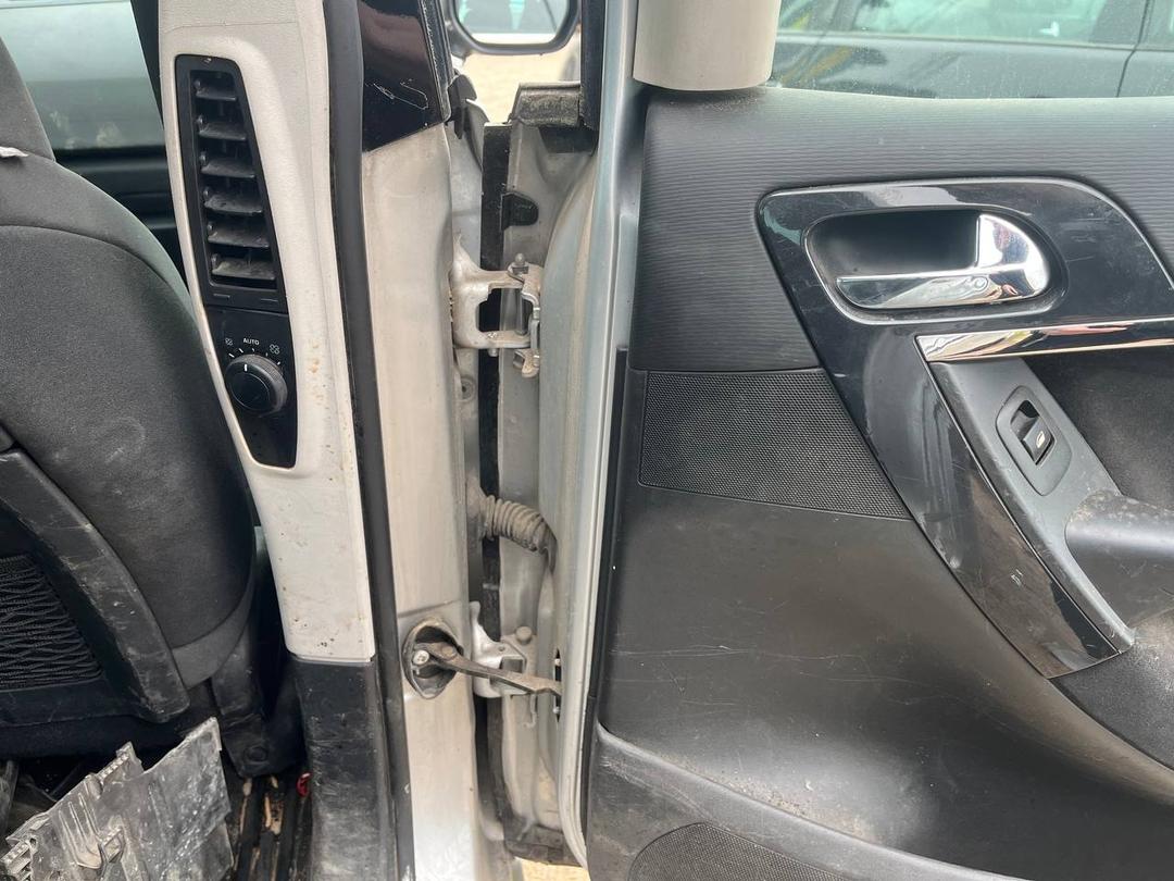 Петля двери задней правой N3A37B Citroen C4 Picasso