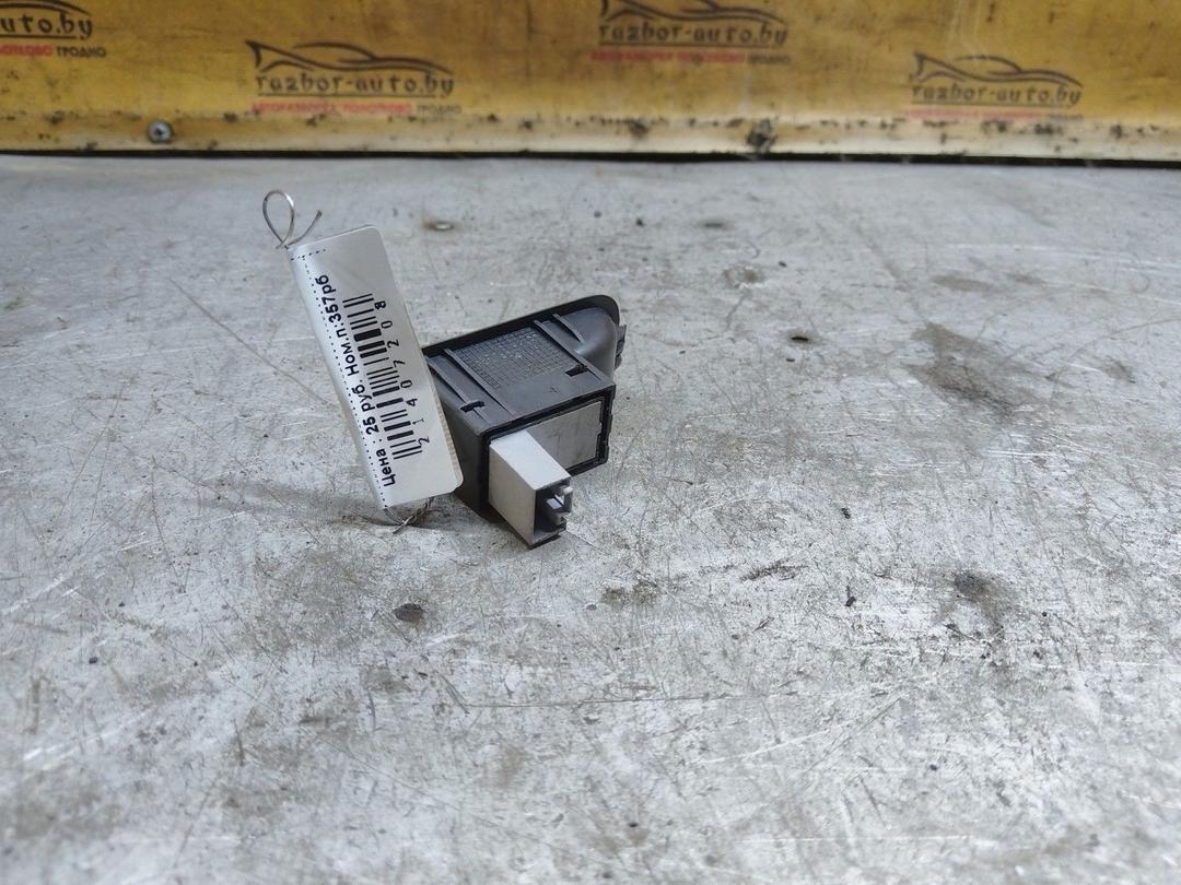 Кнопка стеклоподъемника переднего правого O1QWUT Skoda Fabia купить с доставкой