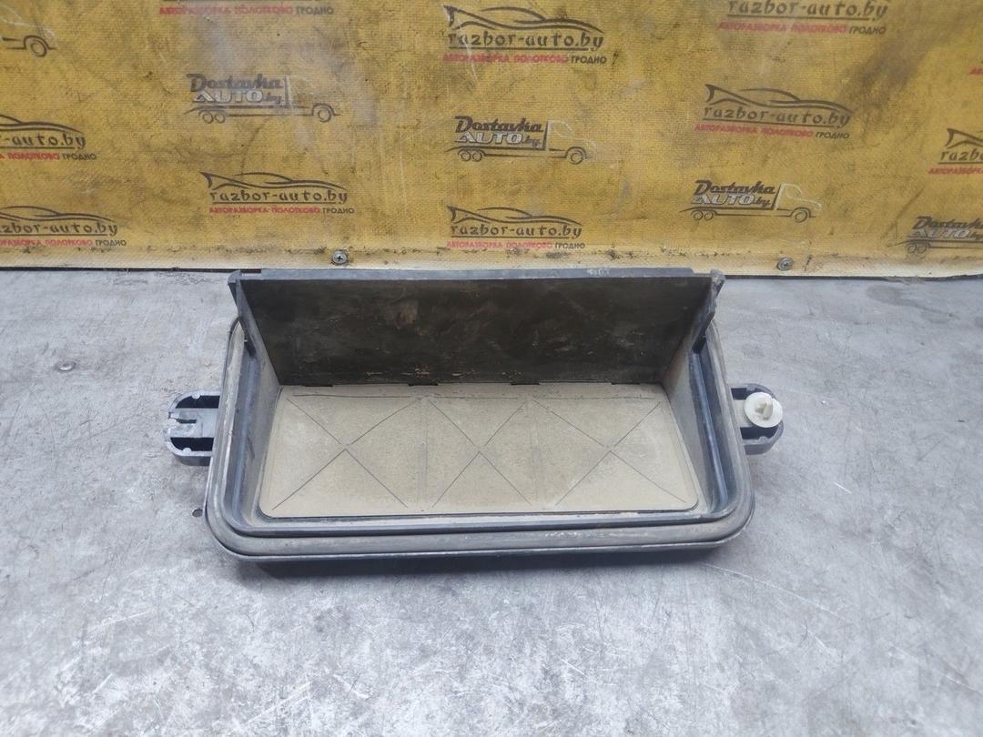 Решетка вентиляции кузова 60BV8X Peugeot 406 купить с доставкой