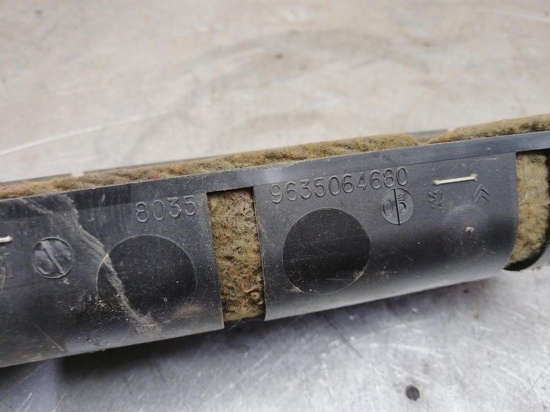 Решетка вентиляции кузова 3Z61NE Citroen C3 купить с доставкой. Огромный выбор запчастей и марок авто. У нас есть практически все.