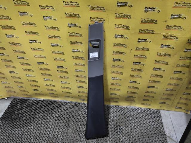 Обшивка стойки центральной правой U36XT8 Audi 80