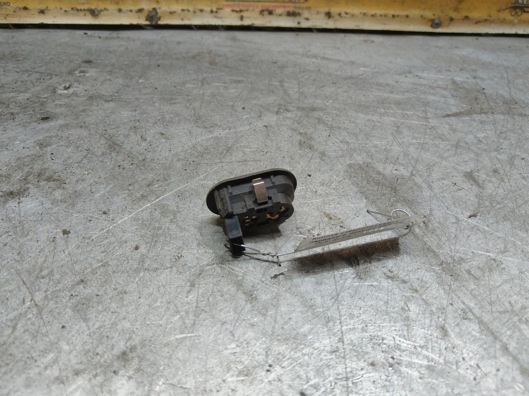 Кнопка стеклоподъемника переднего правого 85G7YQ Opel Zafira купить