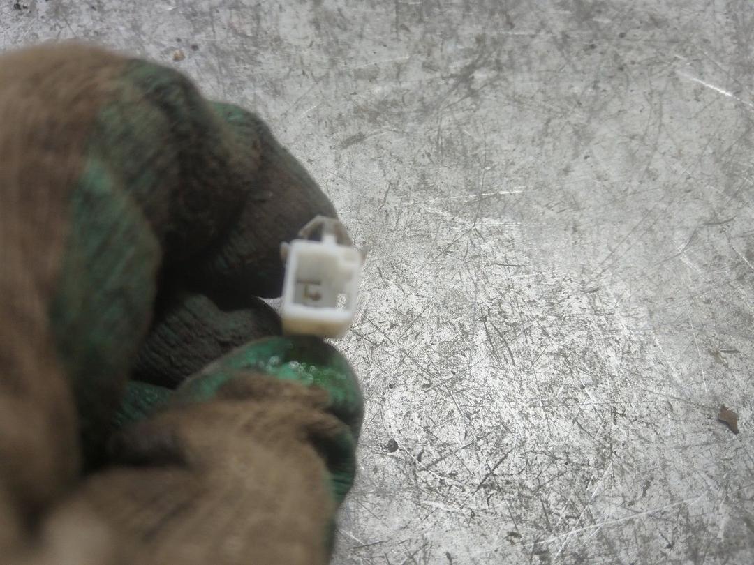 Кнопка открытия багажника 4NI7V3 Mitsubishi Grandis купить с доставкой