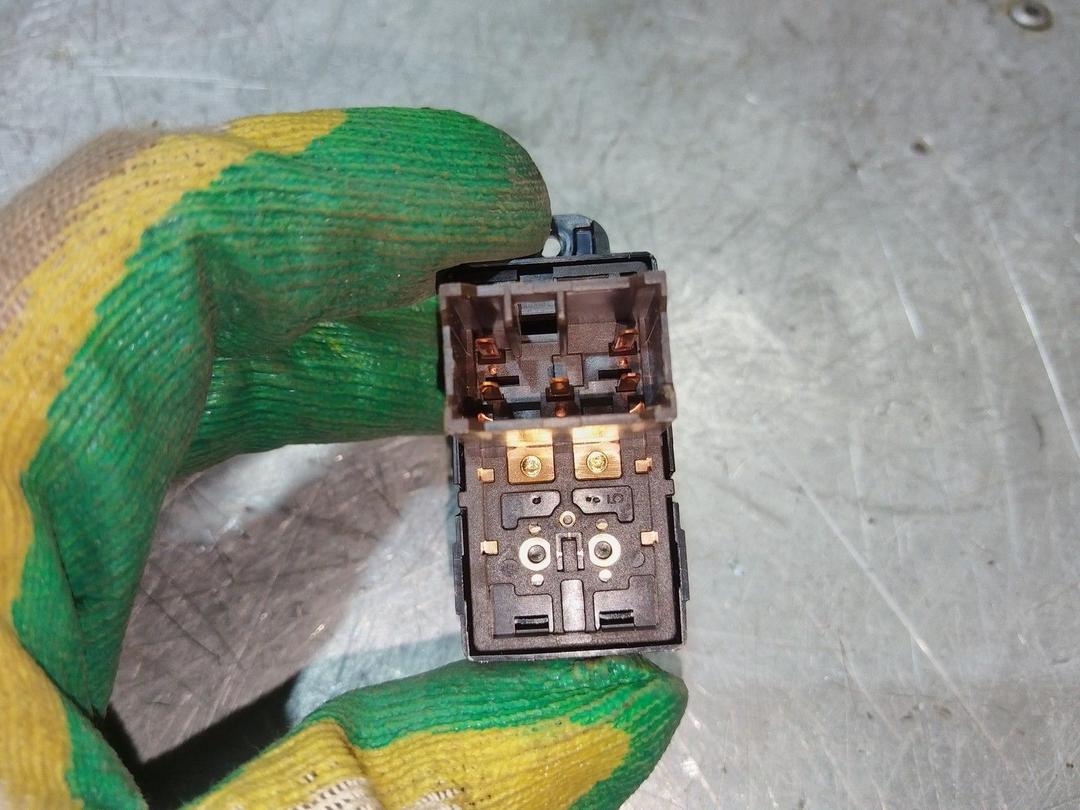 Кнопка стеклоподъемника заднего левого 4AUD2Y Kia Sorento купить с доставкой