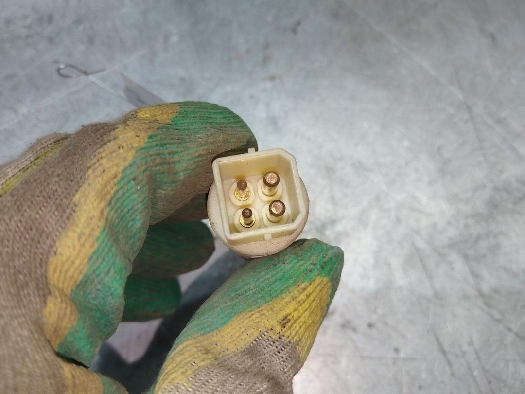 Датчик педали тормоза (лягушка) B227R3 Volkswagen Passat купить