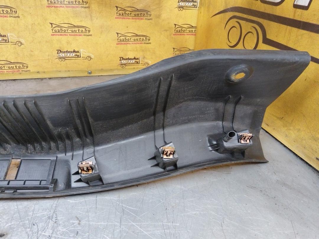 Накладка внутренняя на заднюю панель кузова RFONJB Ford Fusion купить на авторазборке