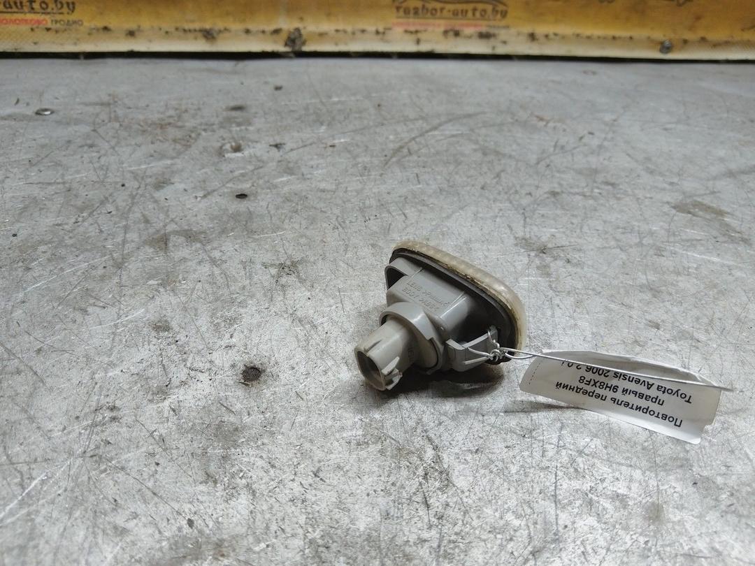 Повторитель передний правый 9H8XF8 Toyota Avensis купить