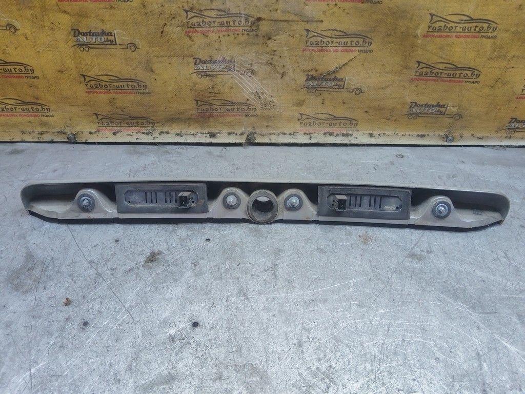 Накладка подсветки номера 2N1V0S Opel Astra - Фото 2