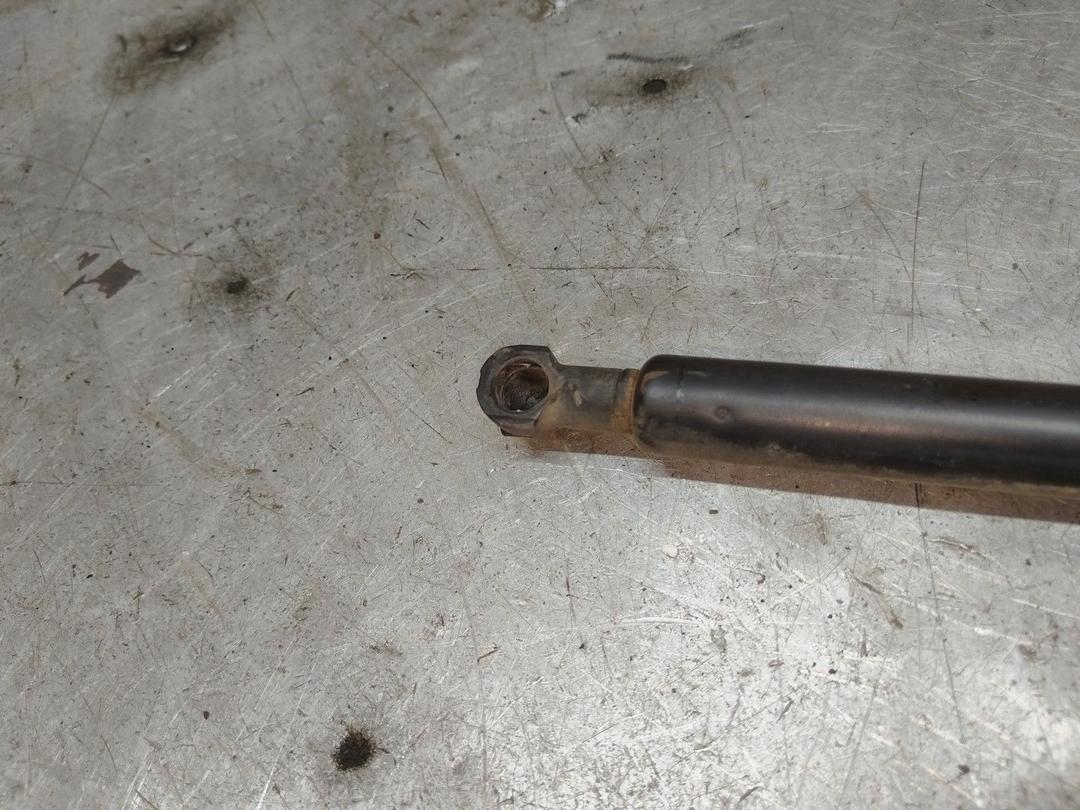 Амортизатор капота 3OP9O5 Volvo V40 - Фото 3