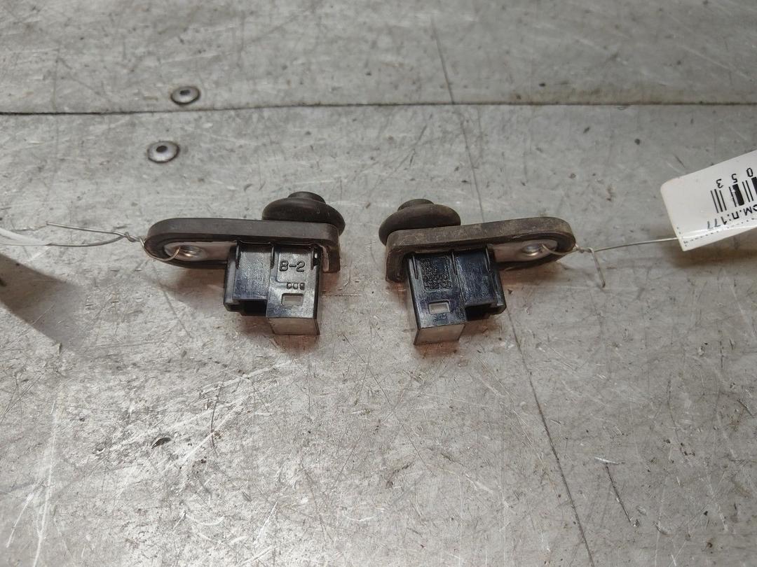 Выключатель концевой (концевик) PVSXYL Hyundai Trajet купить с доставкой